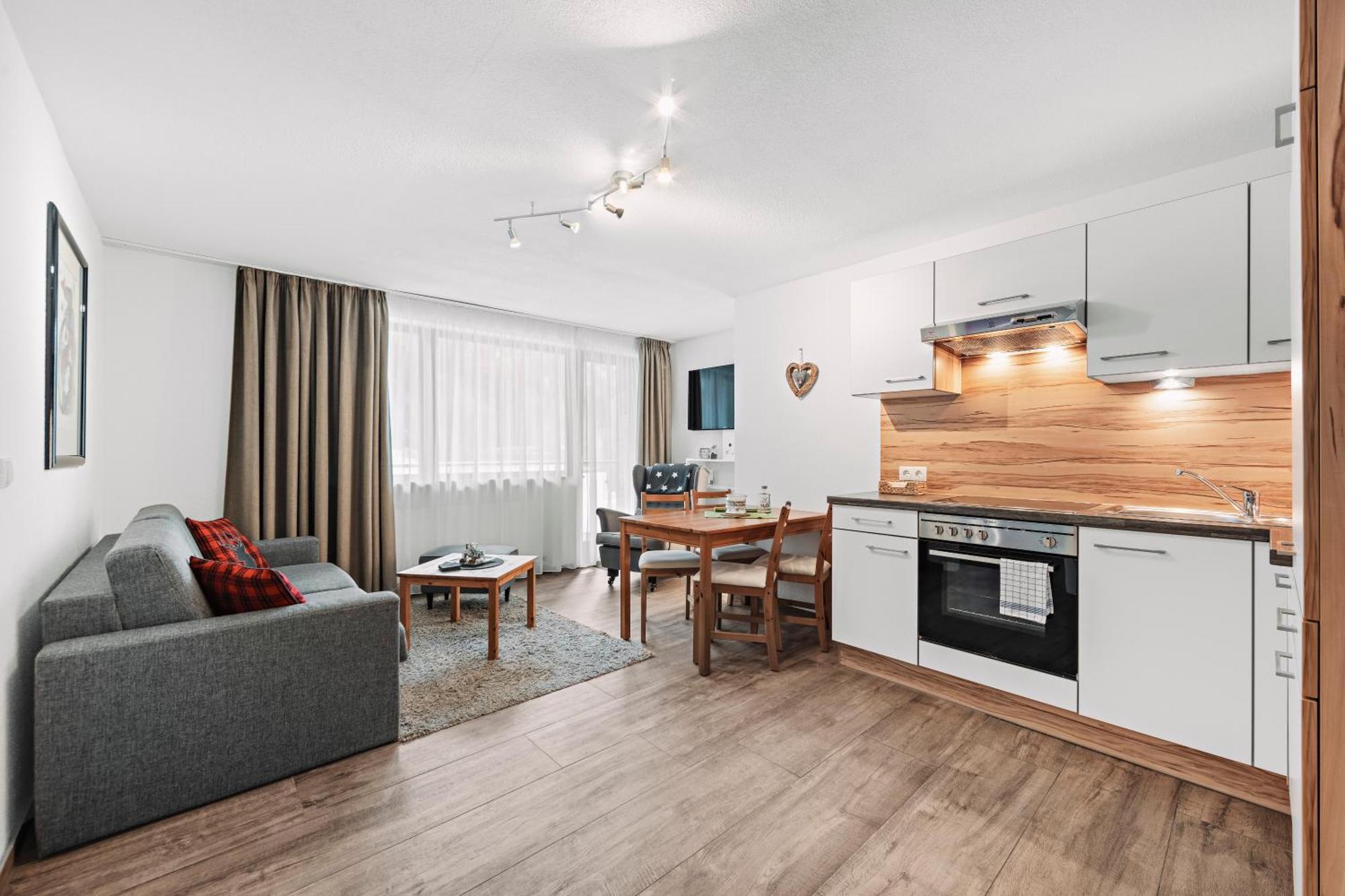 Herzblut Wohlfuehl Appartements Oetz Bagian luar foto