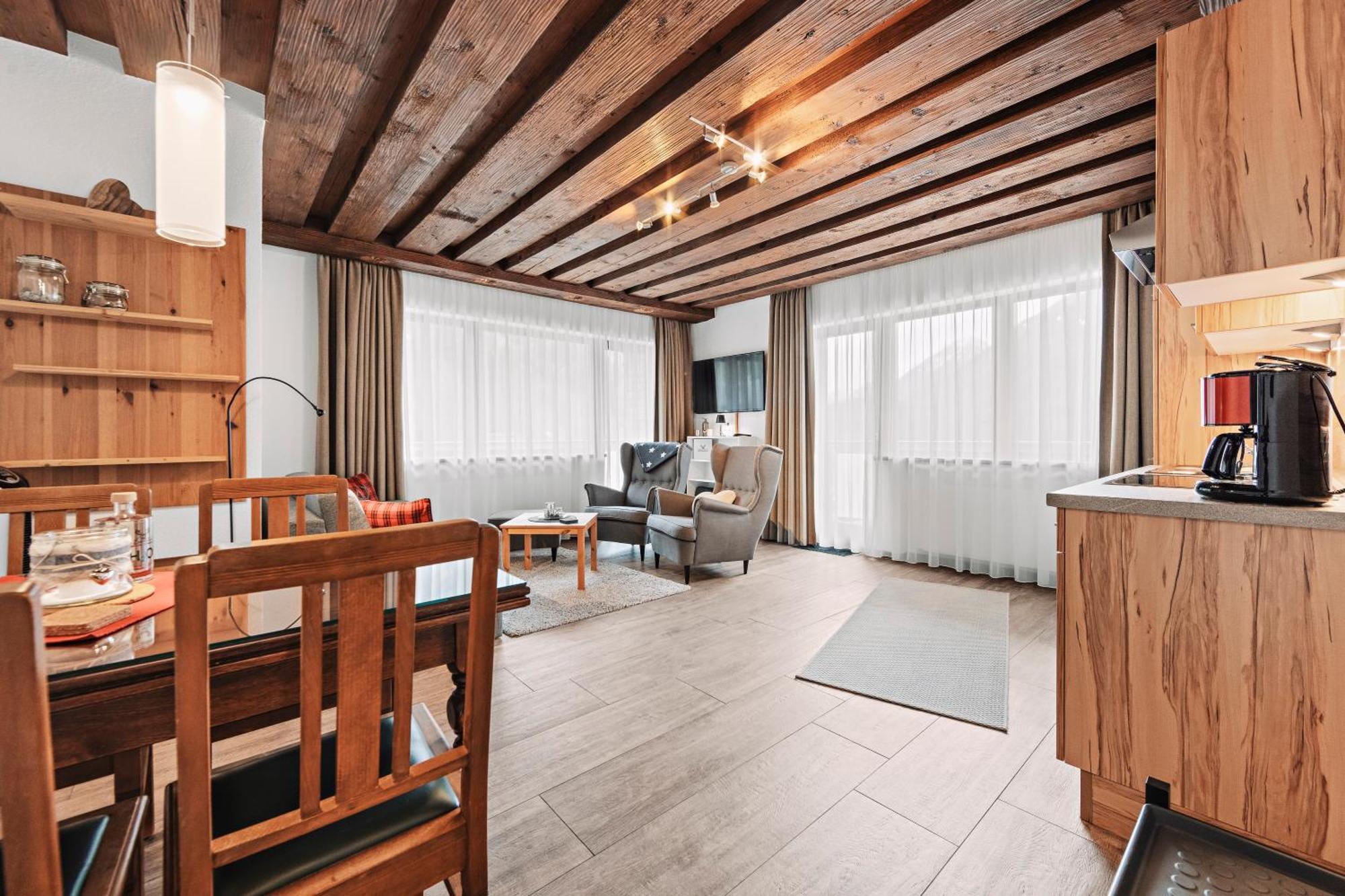 Herzblut Wohlfuehl Appartements Oetz Bagian luar foto